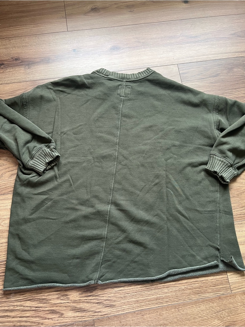 Aerie Olive Green Distressed Cropped Crewneck Sweatshirt Center Seam Size M - Picture 4 of 4